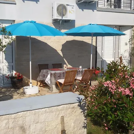 公寓 Direkt Am Liegendes Mit Garten