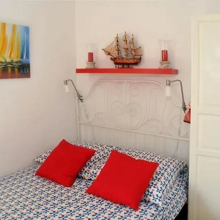 Direkt Am Liegendes Mit Garten Apartment Medulin